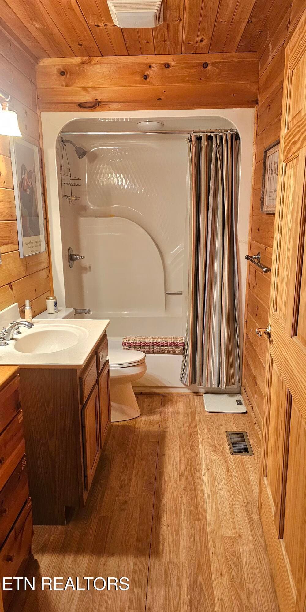 Bathroom 2 - Up - 102 Curtis Circle, Kingston, TN 37763