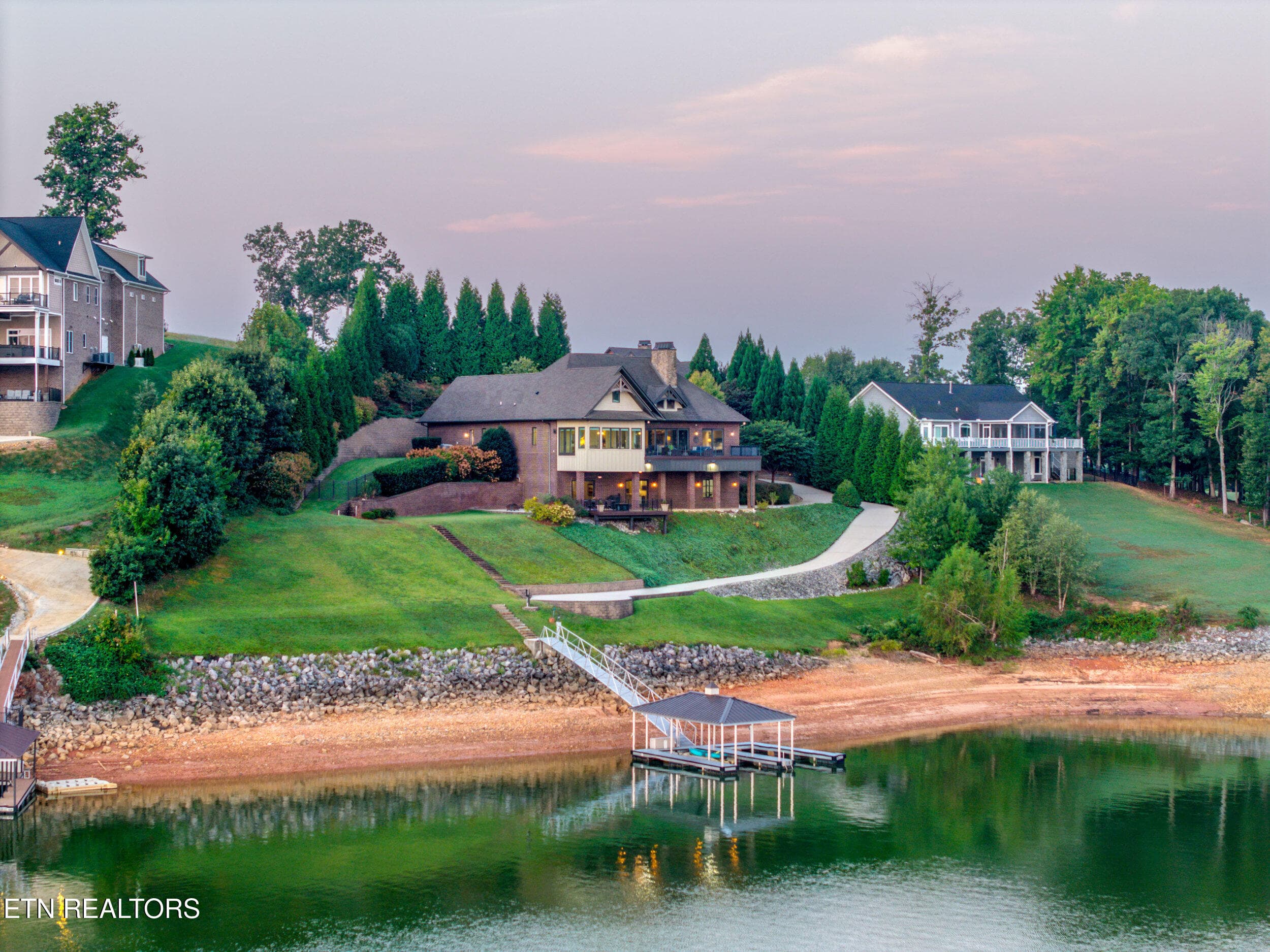 008 - 2137 Majestic Circle, Dandridge, TN 37725