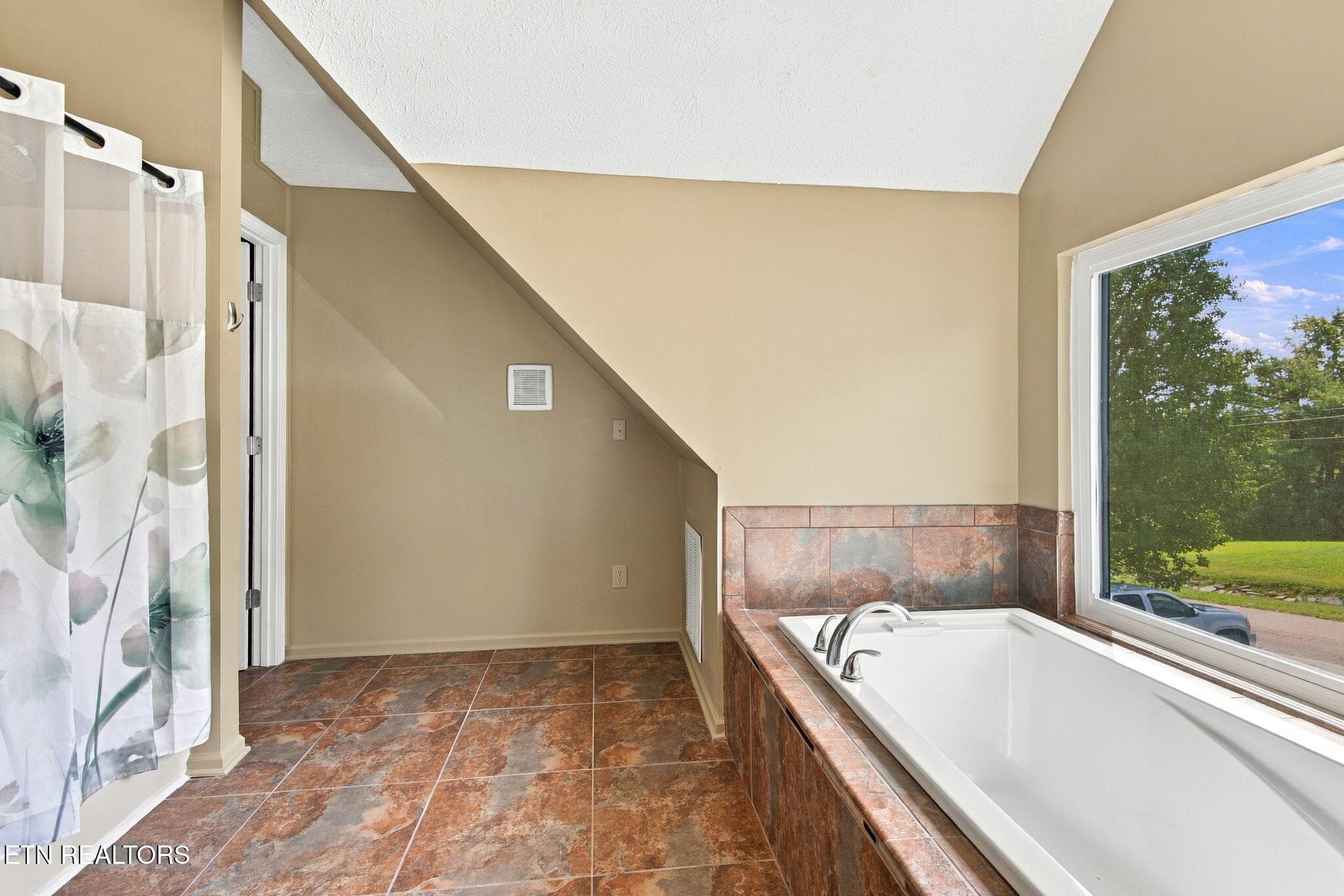 24-web-or-mls-024_DSC_0408 - 5614 Collette Rd, Knoxville, TN 37918