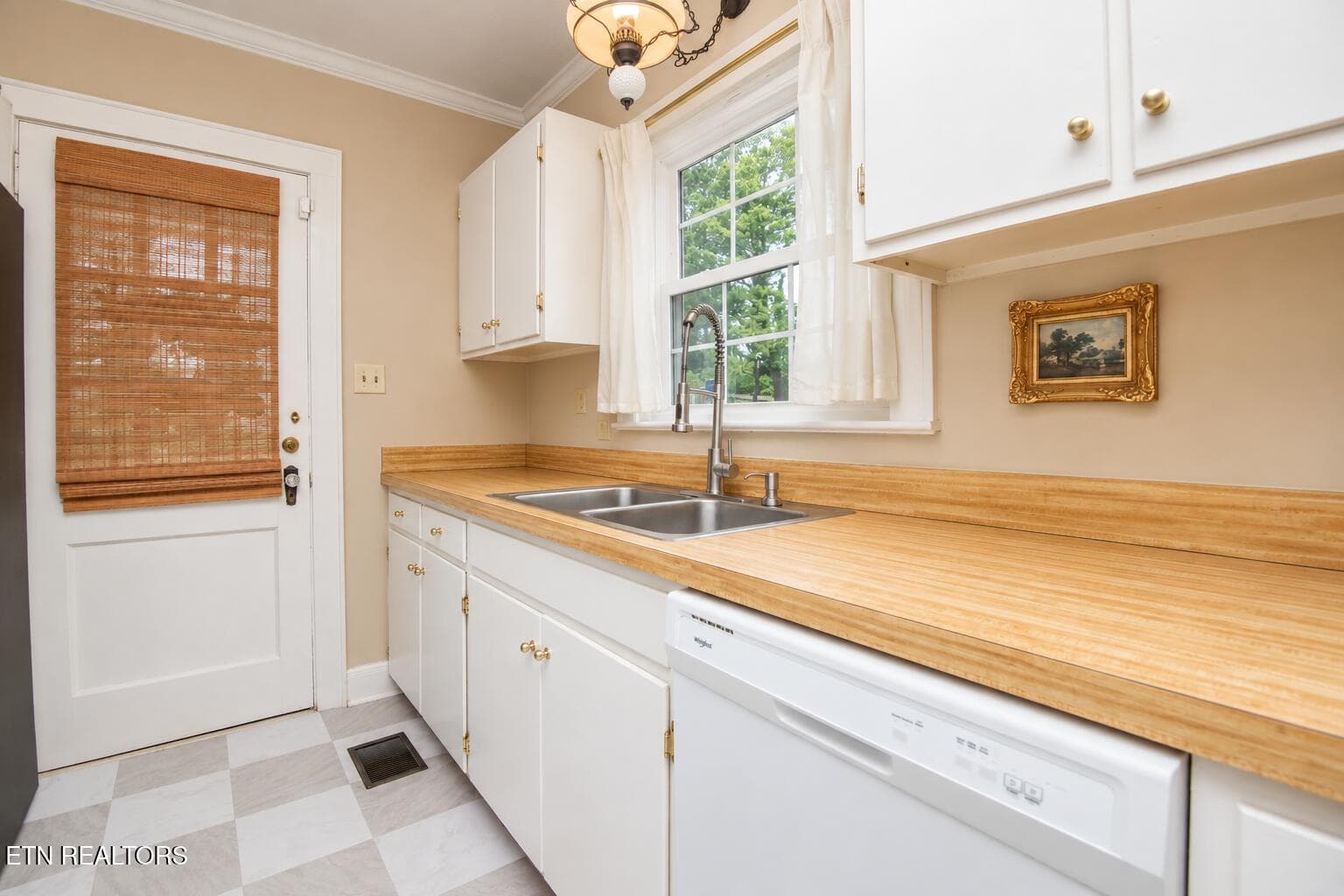 Bright Neutral Kitchen with Vintage Char - 6809 Nubbin Ridge Drive, Knoxville, TN 37919