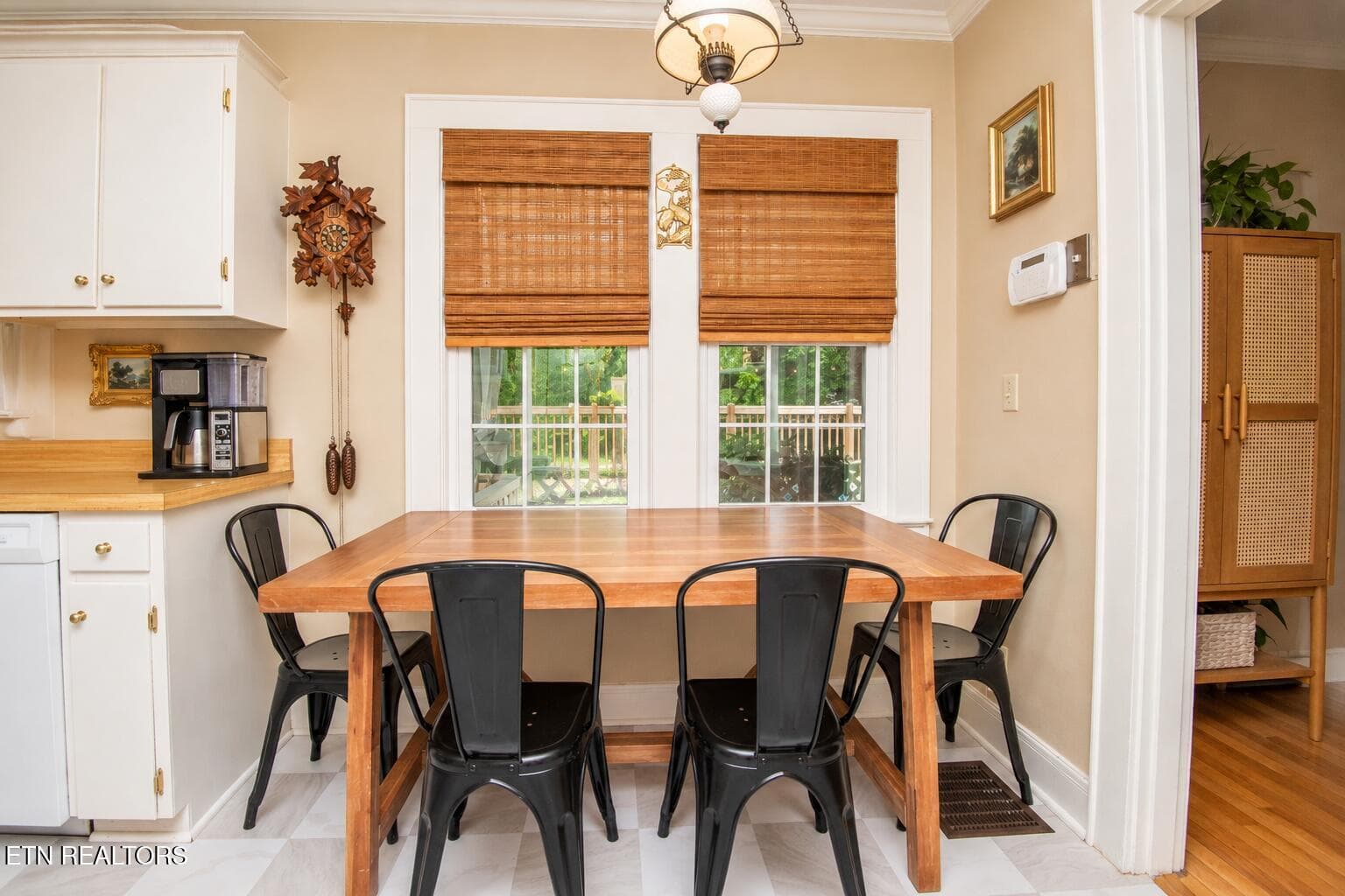 Cozy Vintage Breakfast Nook - 6809 Nubbin Ridge Drive, Knoxville, TN 37919