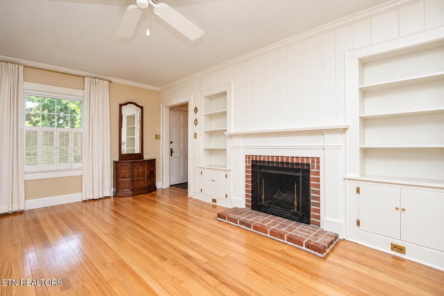 Bright Traditional Living Room with Fire - 6809 Nubbin Ridge Drive, Knoxville, TN 37919