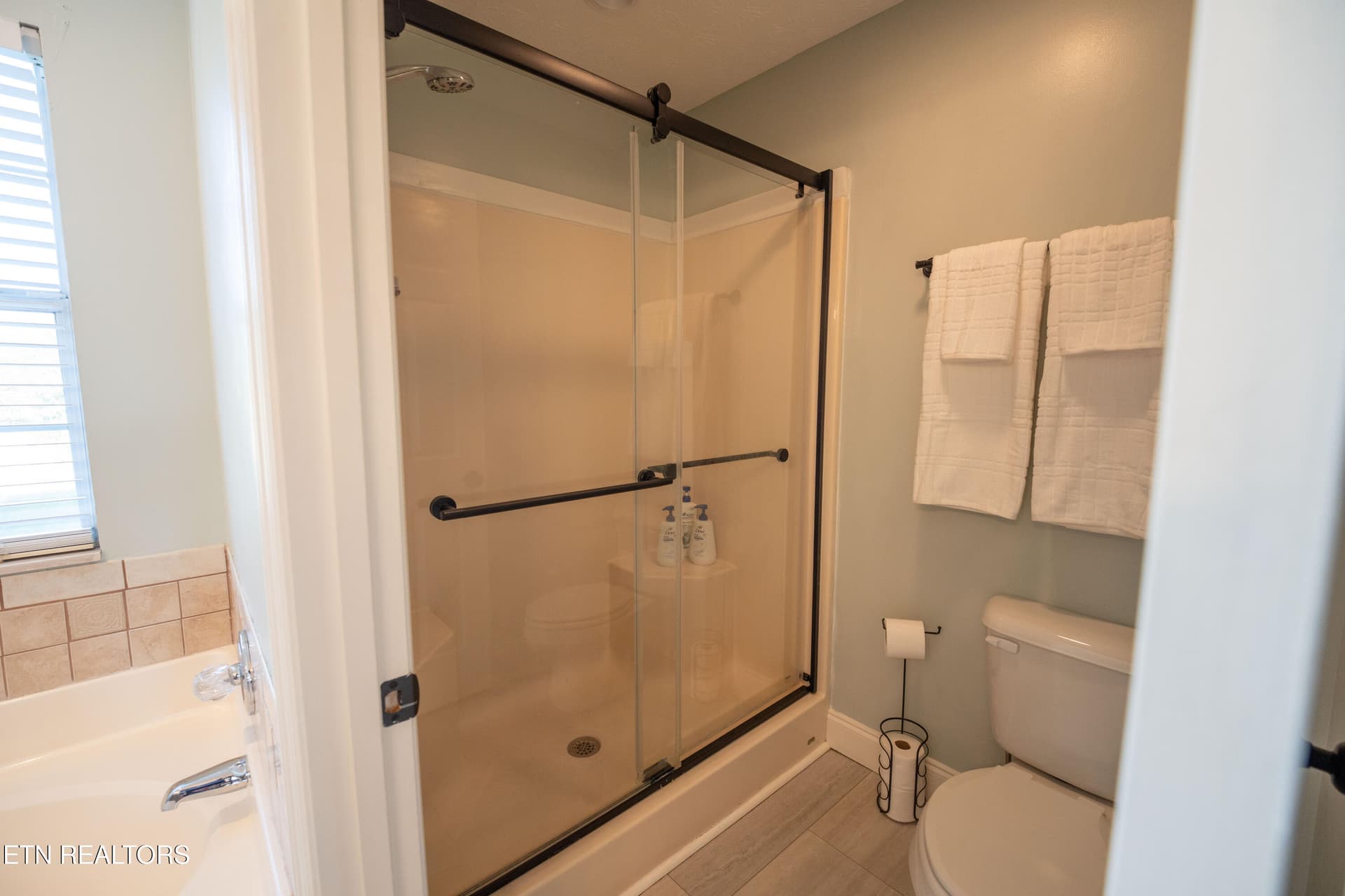 Master Bath Shower - 6728 Kohlston Rd, Knoxville, TN 37918