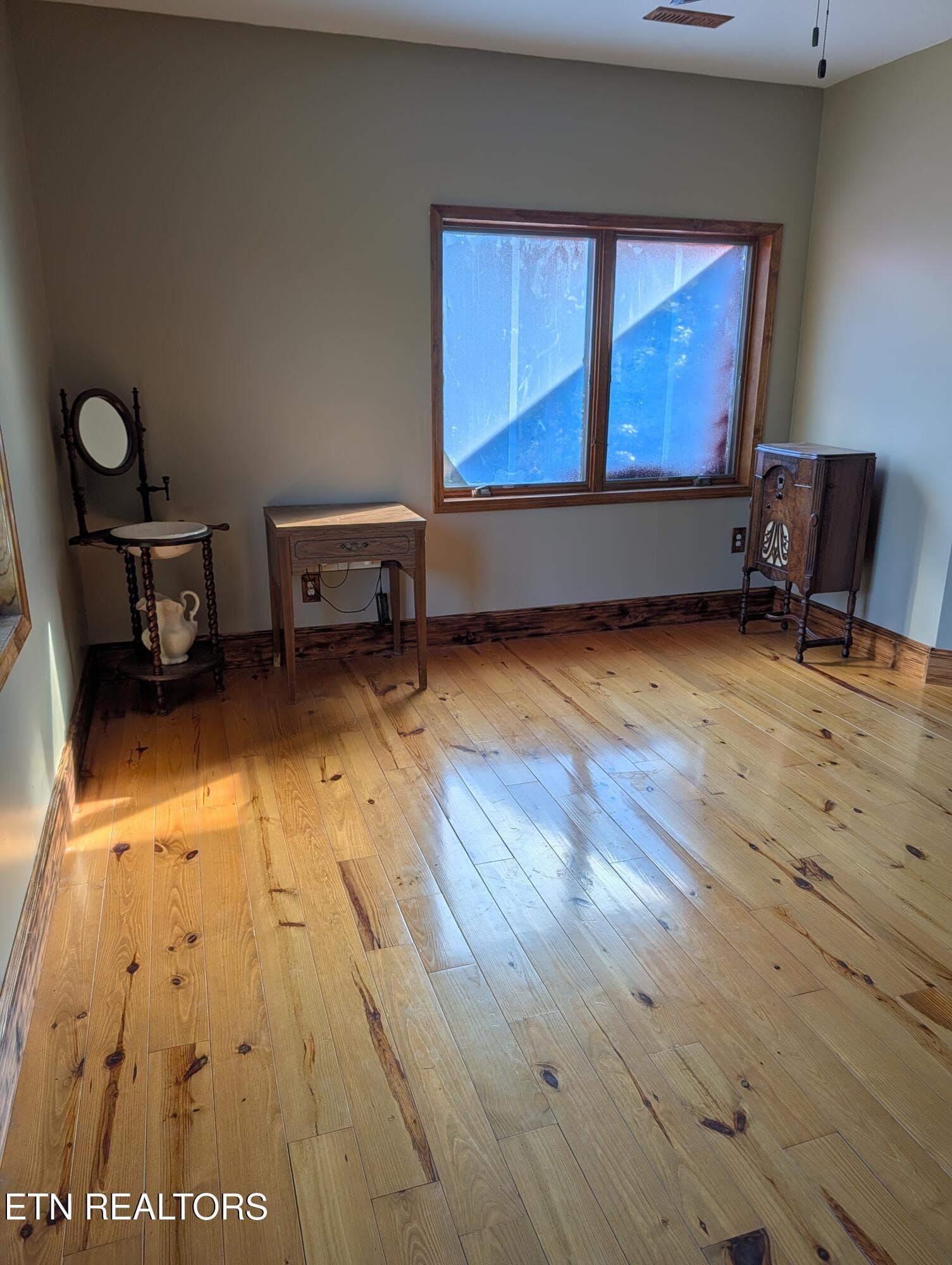Upstairs BD - 130 Abels Valley Rd, Rockwood, TN 37854