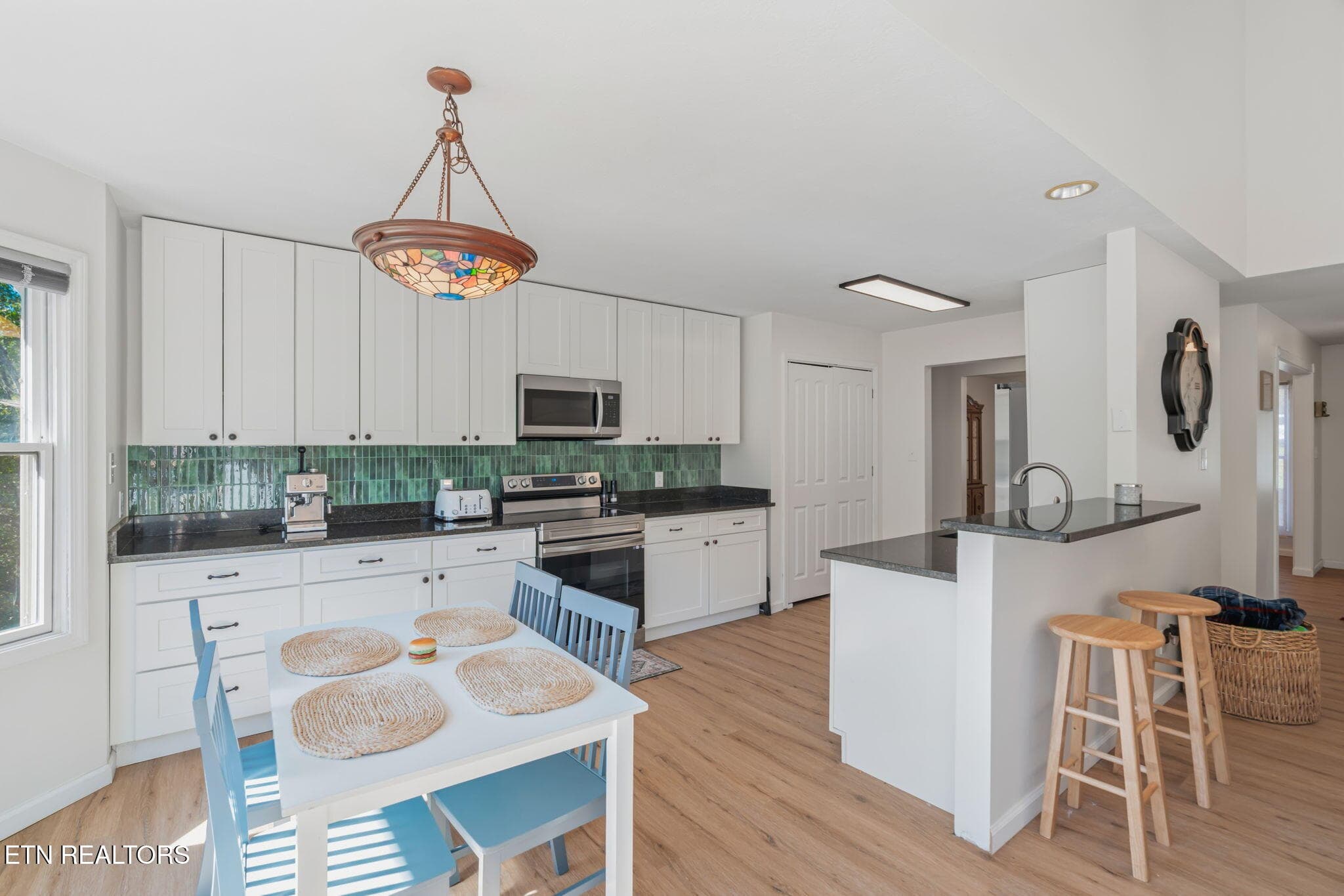 Kitchen #6 - 8128 Heiskell Rd, Powell, TN 37849