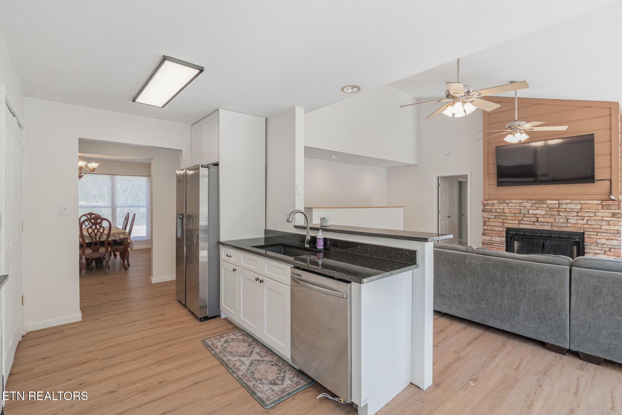 Kitchen Into Great Room - 8128 Heiskell Rd, Powell, TN 37849