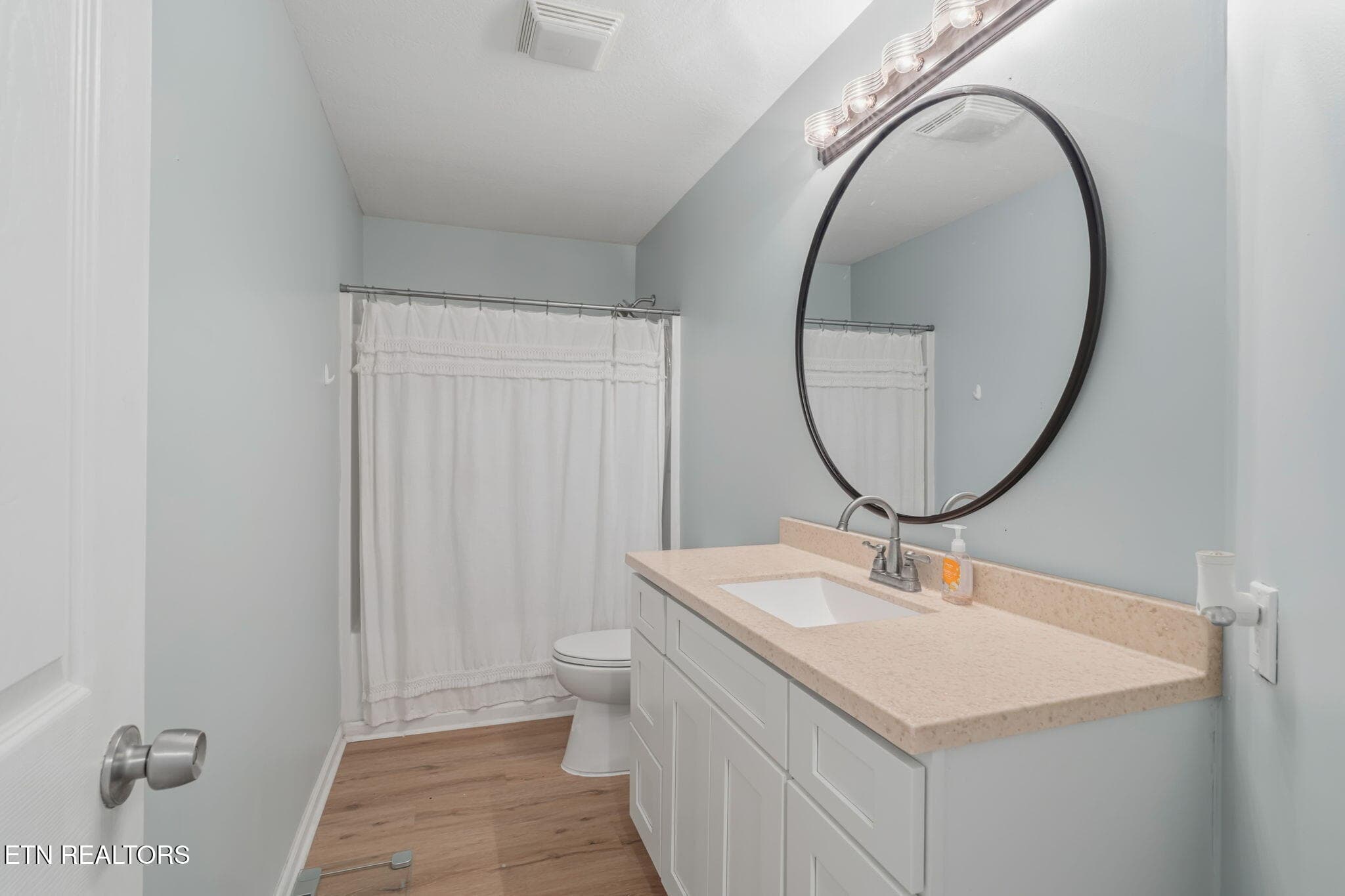 Bathroom #2 - 8128 Heiskell Rd, Powell, TN 37849