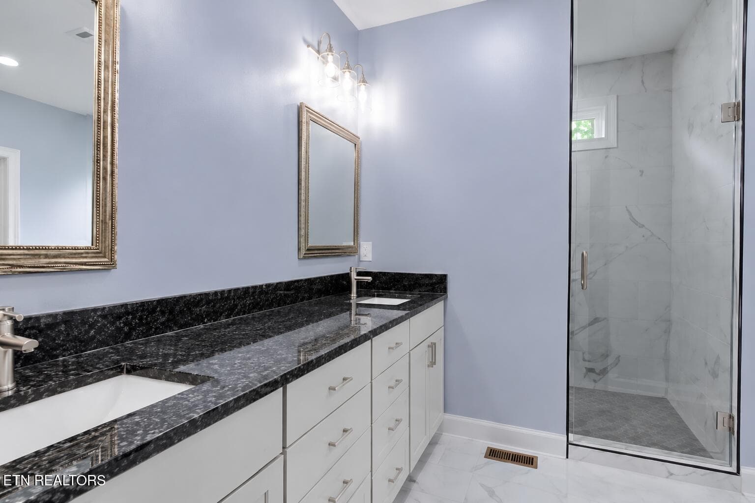 Primary Bathroom - 125 Inagehi Way, Loudon, TN 37774
