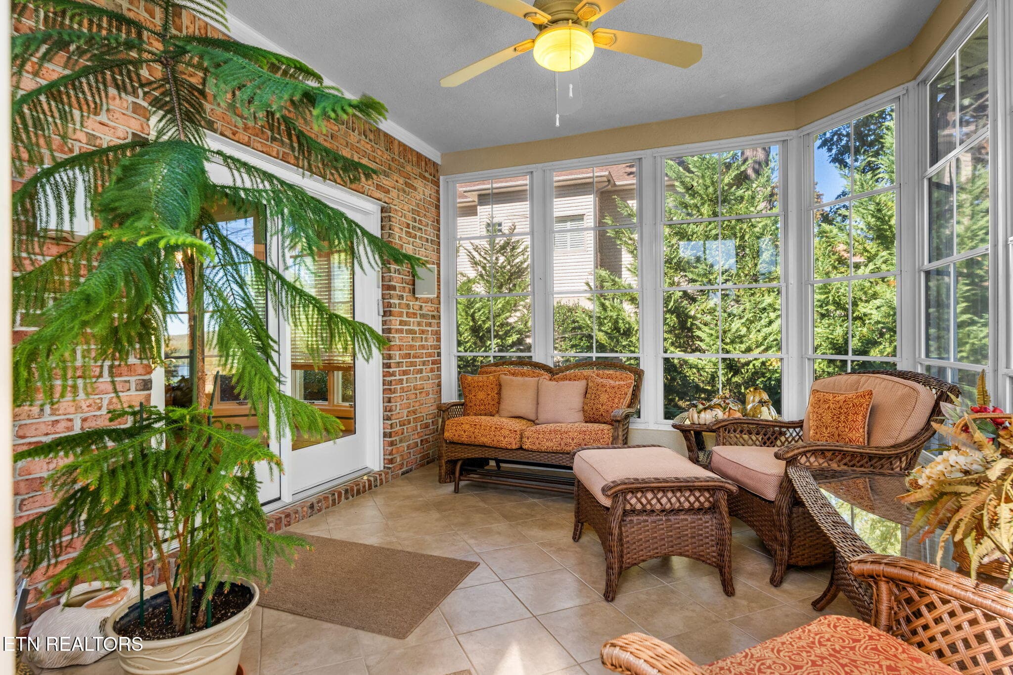 Sunroom - 404 Catoosa Lane, Loudon, TN 37774