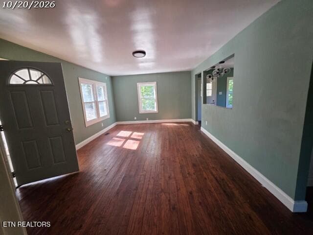 Livingroom - upper-1 - 520 Burns Rd, Knoxville, TN 37914