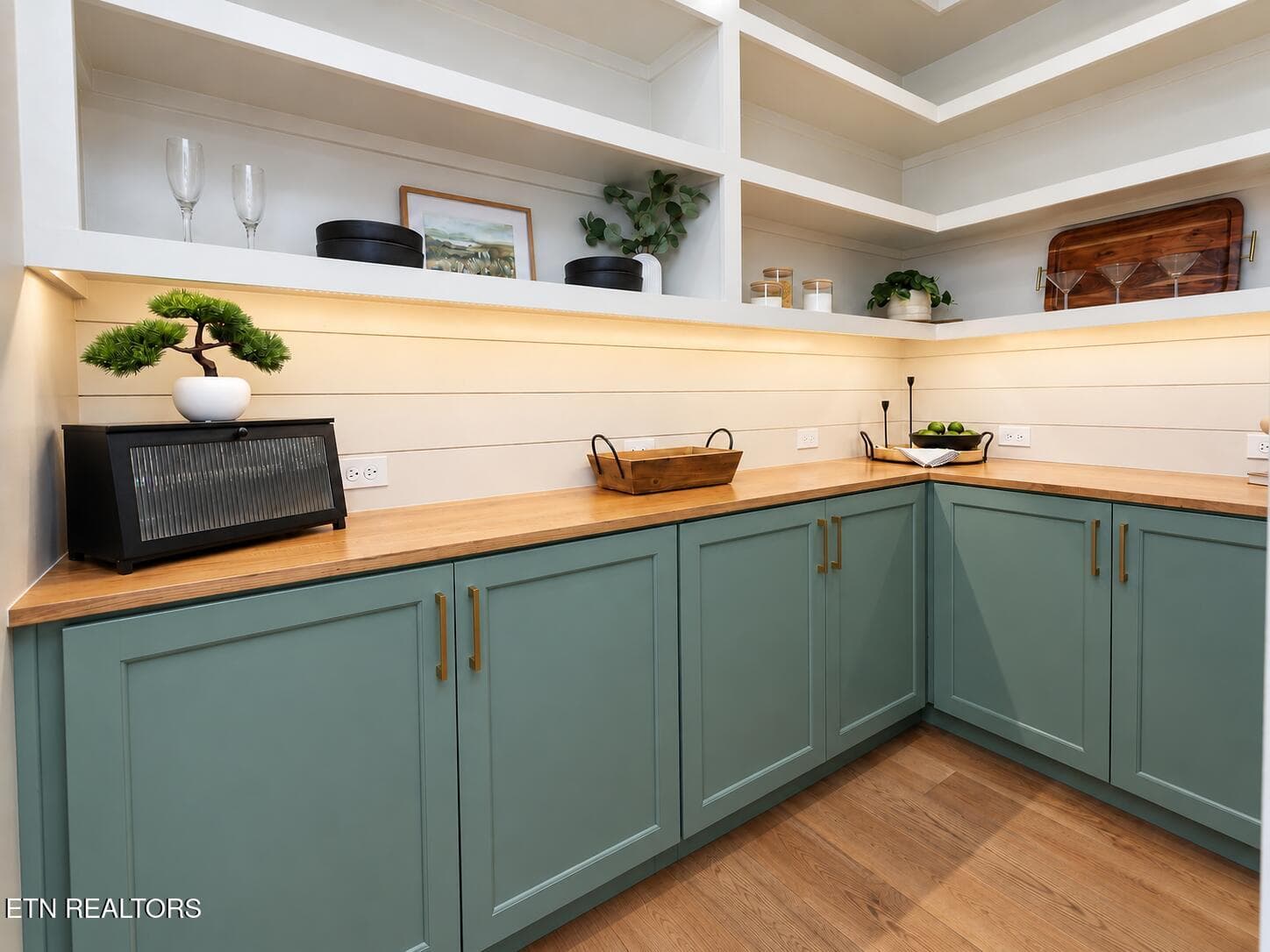 Walk-in Pantry - 12 Hanover Court, Crossville, TN 38558
