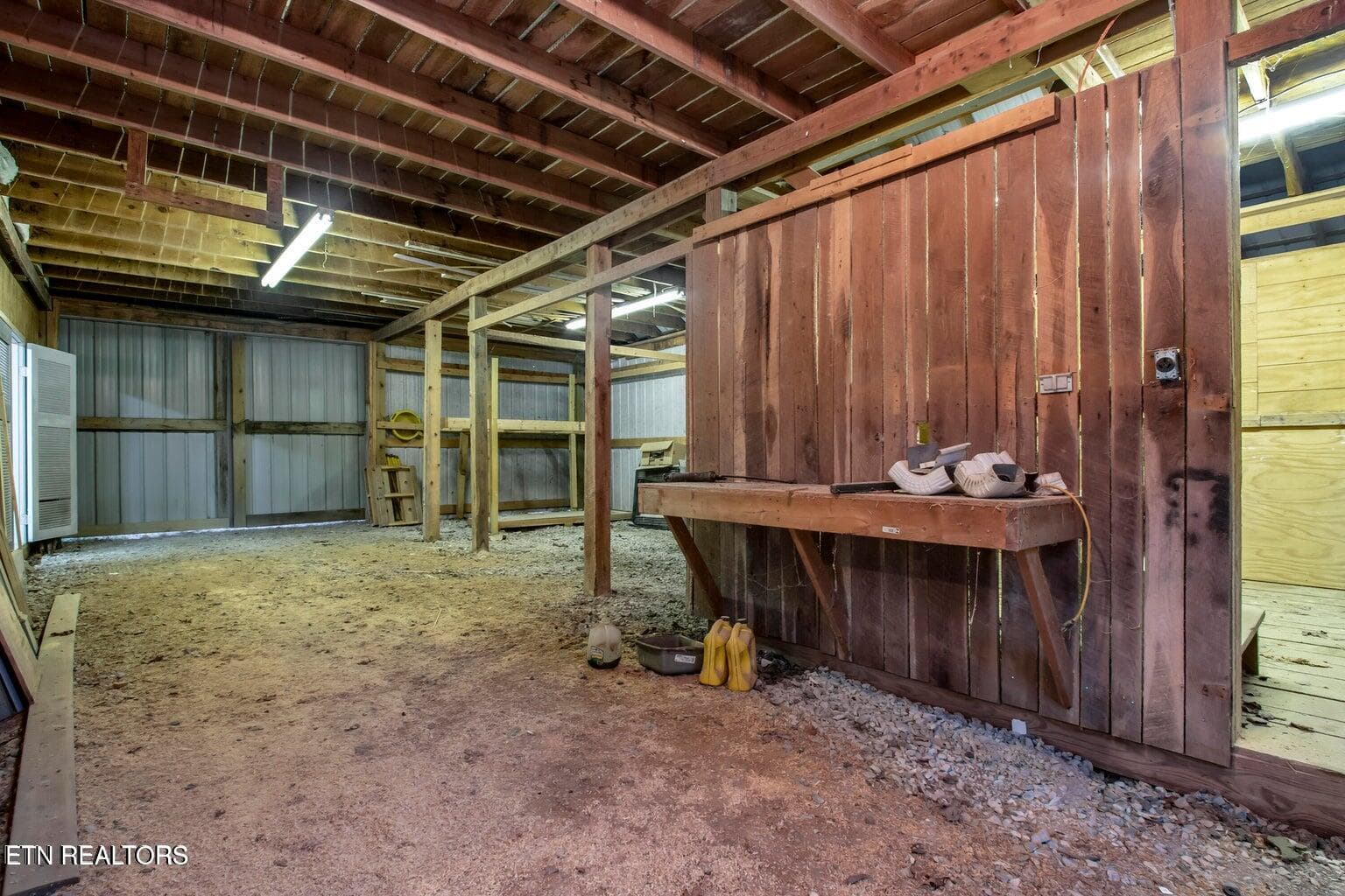 more barn - 288 Co Rd 158, Riceville, TN 37370