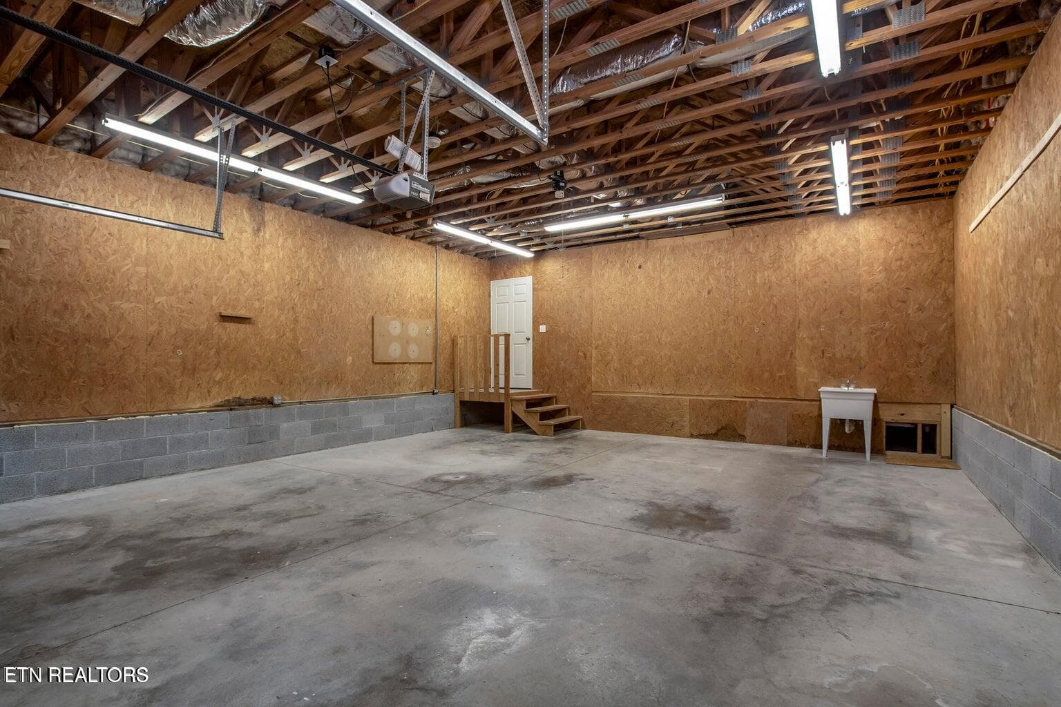 Garage - 288 Co Rd 158, Riceville, TN 37370