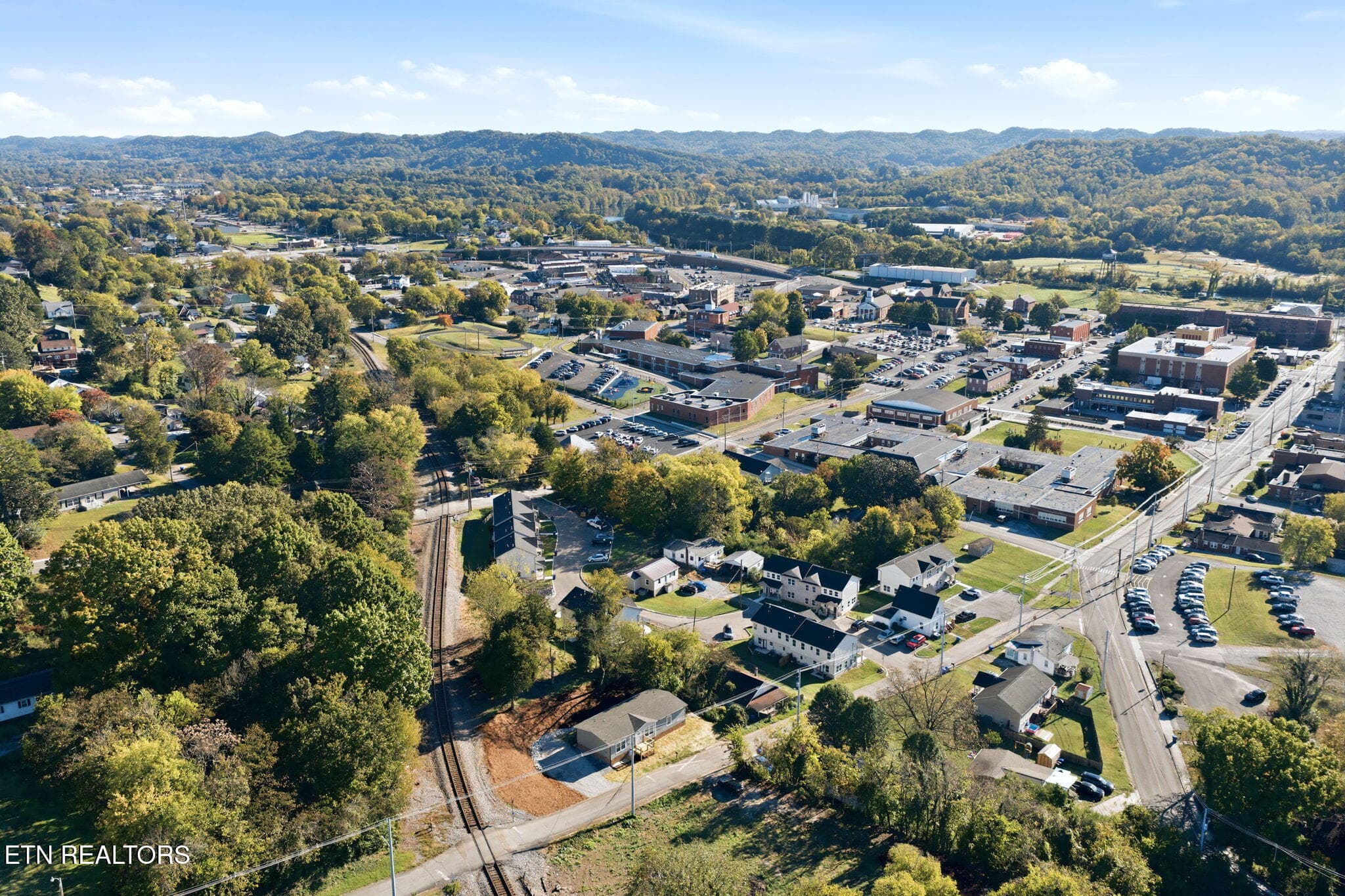 3-web-or-mls-003_DJI_20261020100751_0183 - 335 W Broad St, Clinton, TN 37716