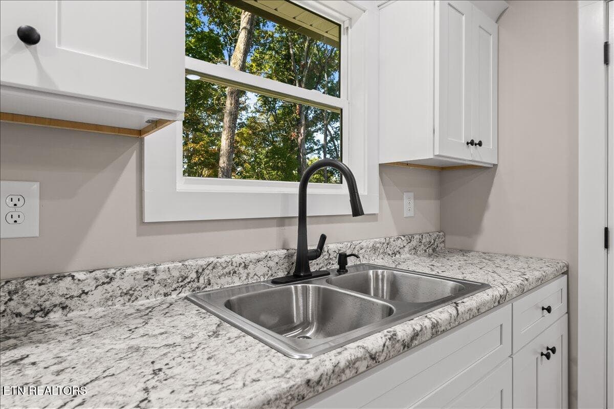 13-377 Summit Dr - 377 Summit Drive, Speedwell, TN 37870