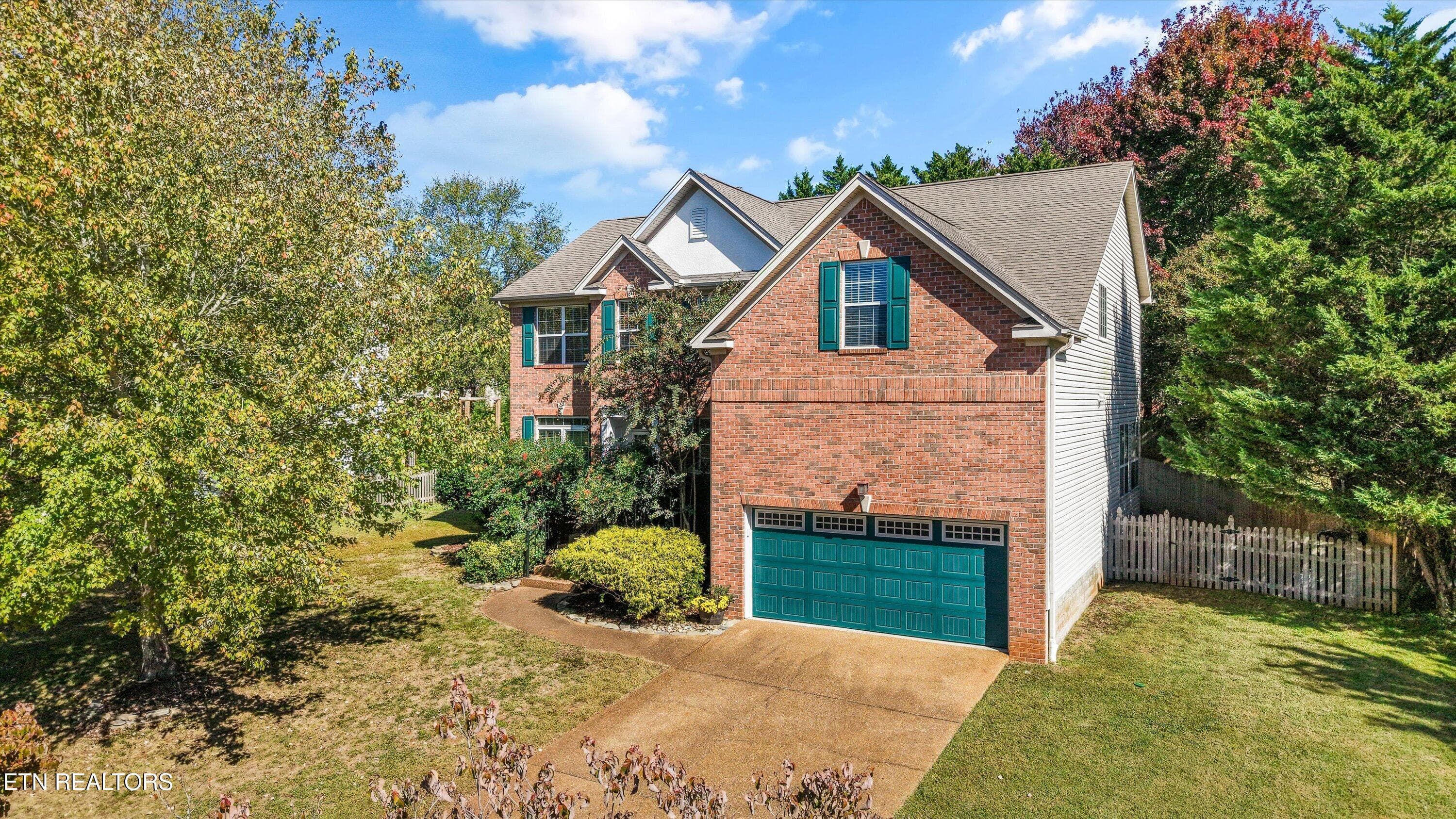 1310 Willowood Rd, Knoxville, TN 37922