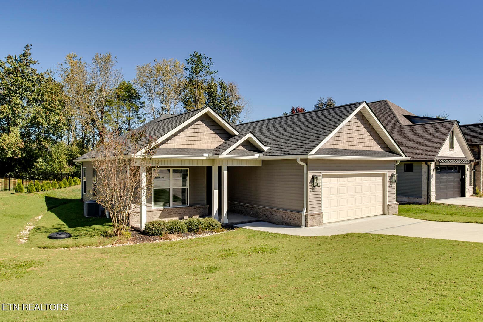 02_OganaLane_211_FrontLeft - 211 Ogana Lane, Loudon, TN 37774