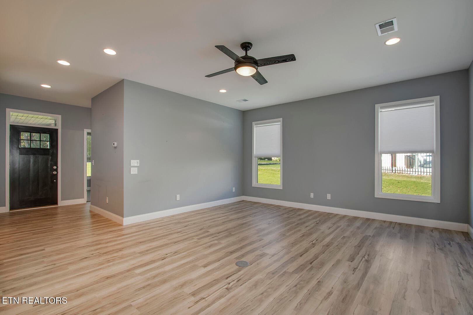 06_OganaLane_211_Living02 - 211 Ogana Lane, Loudon, TN 37774