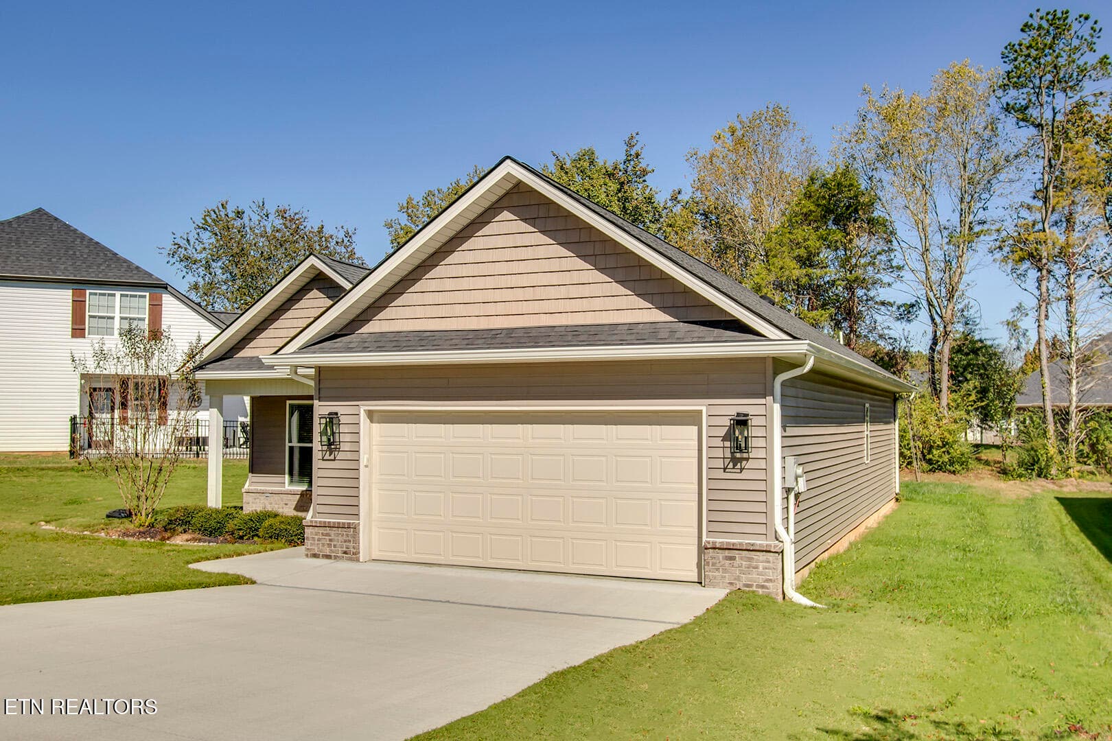 15_OganaLane_211_GarageEntry - 211 Ogana Lane, Loudon, TN 37774