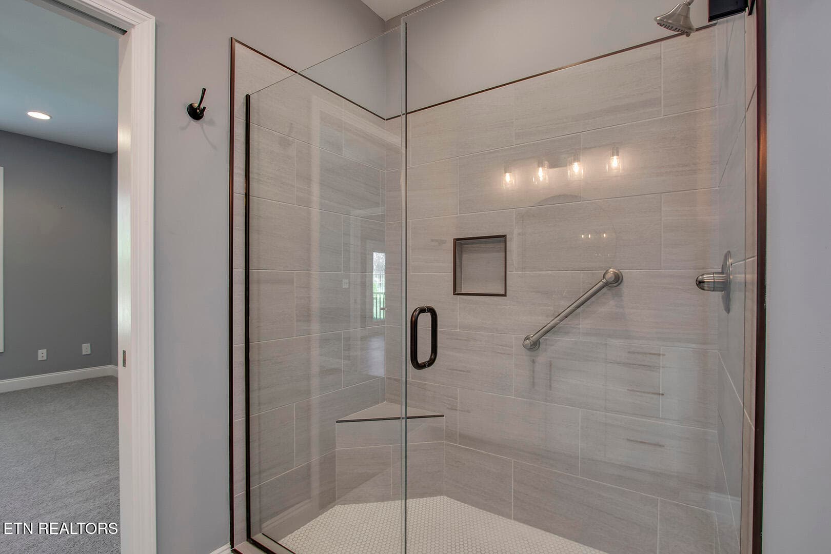 24_OganaLane_211_MasterBath02 - 211 Ogana Lane, Loudon, TN 37774