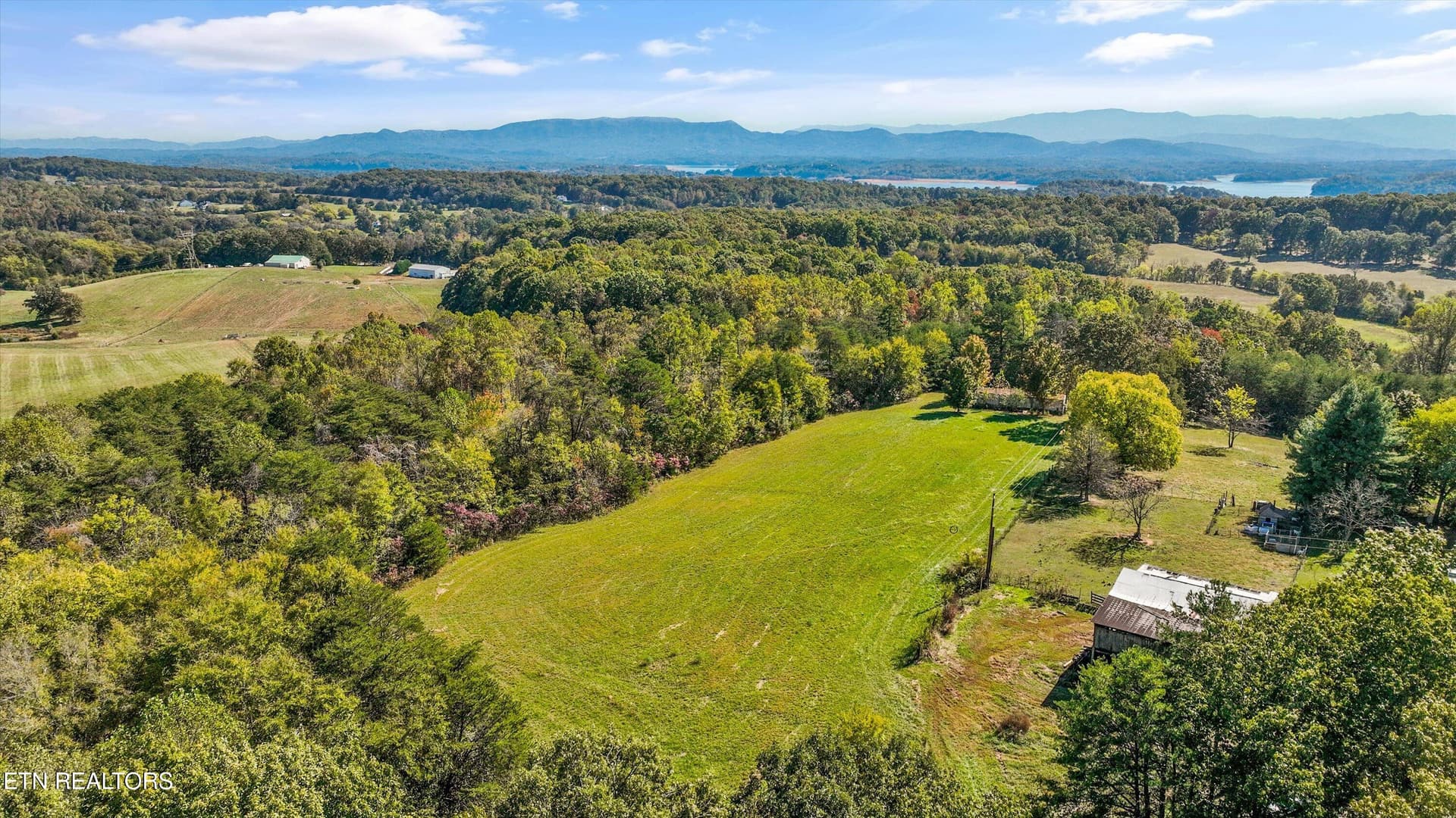 744 Rosewood Way, Dandridge, TN 37725