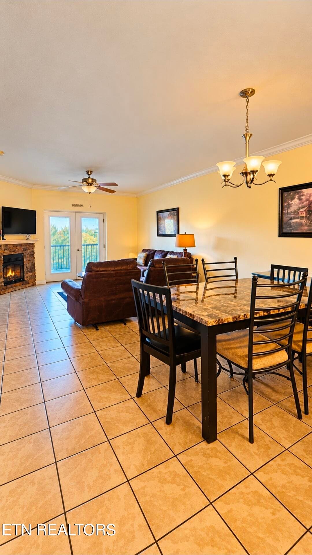 Spacious dining - 124 Plaza Drive UNIT 5406, Pigeon Forge, TN 37863
