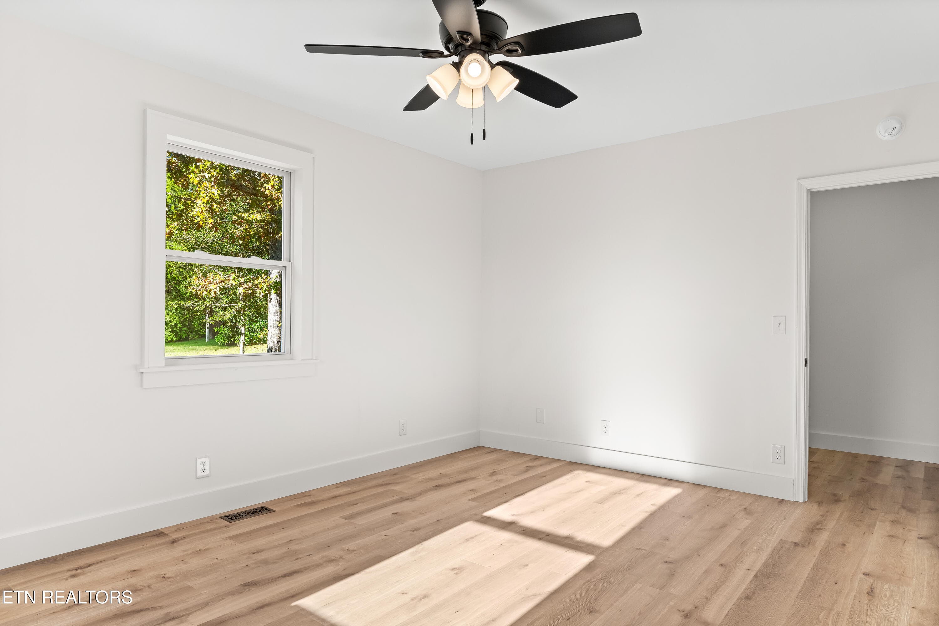 Living Room - 4610 Green Rd, Maryville, TN 37804