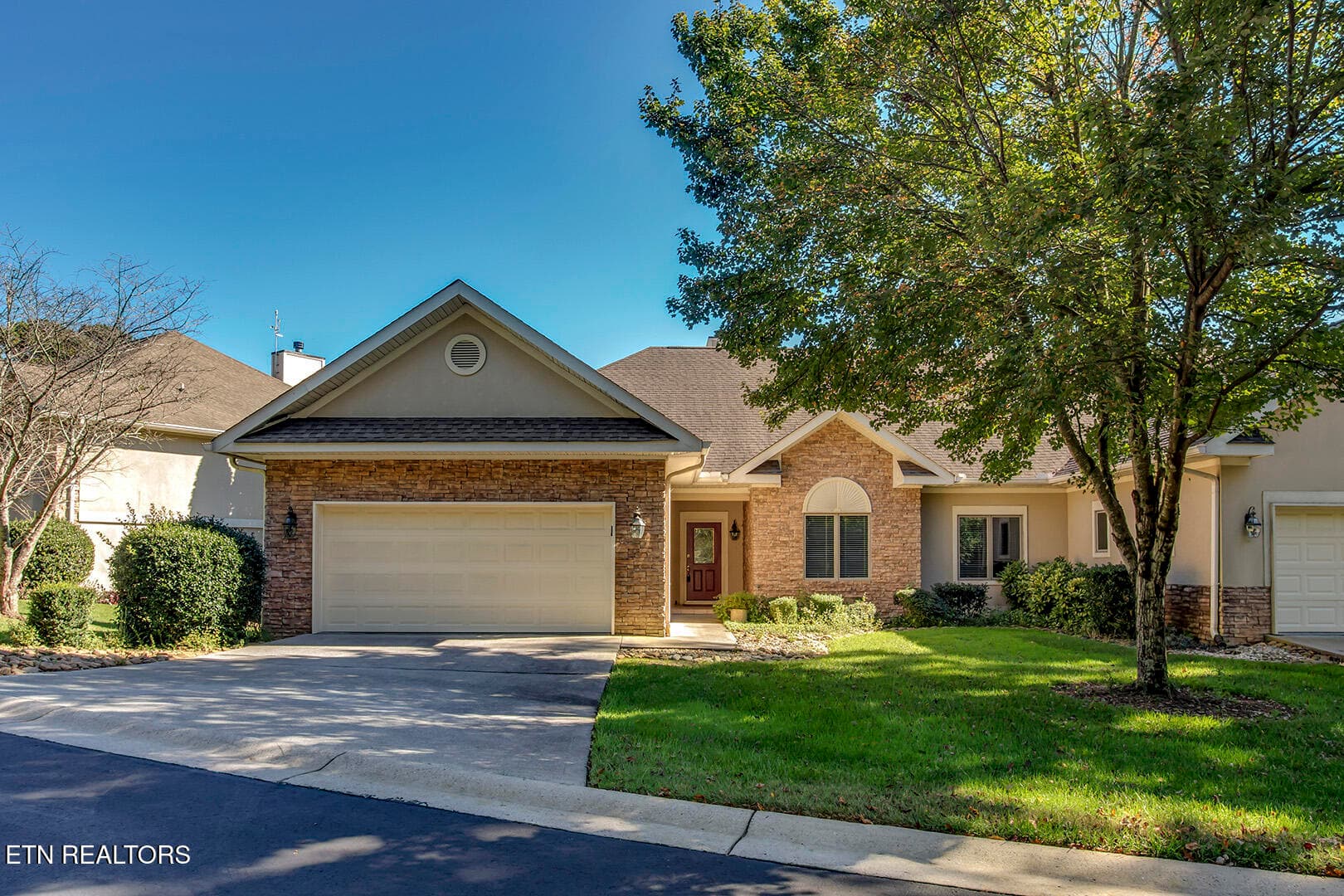 231 Tanasi Lagoon Drive, Loudon, TN 37774