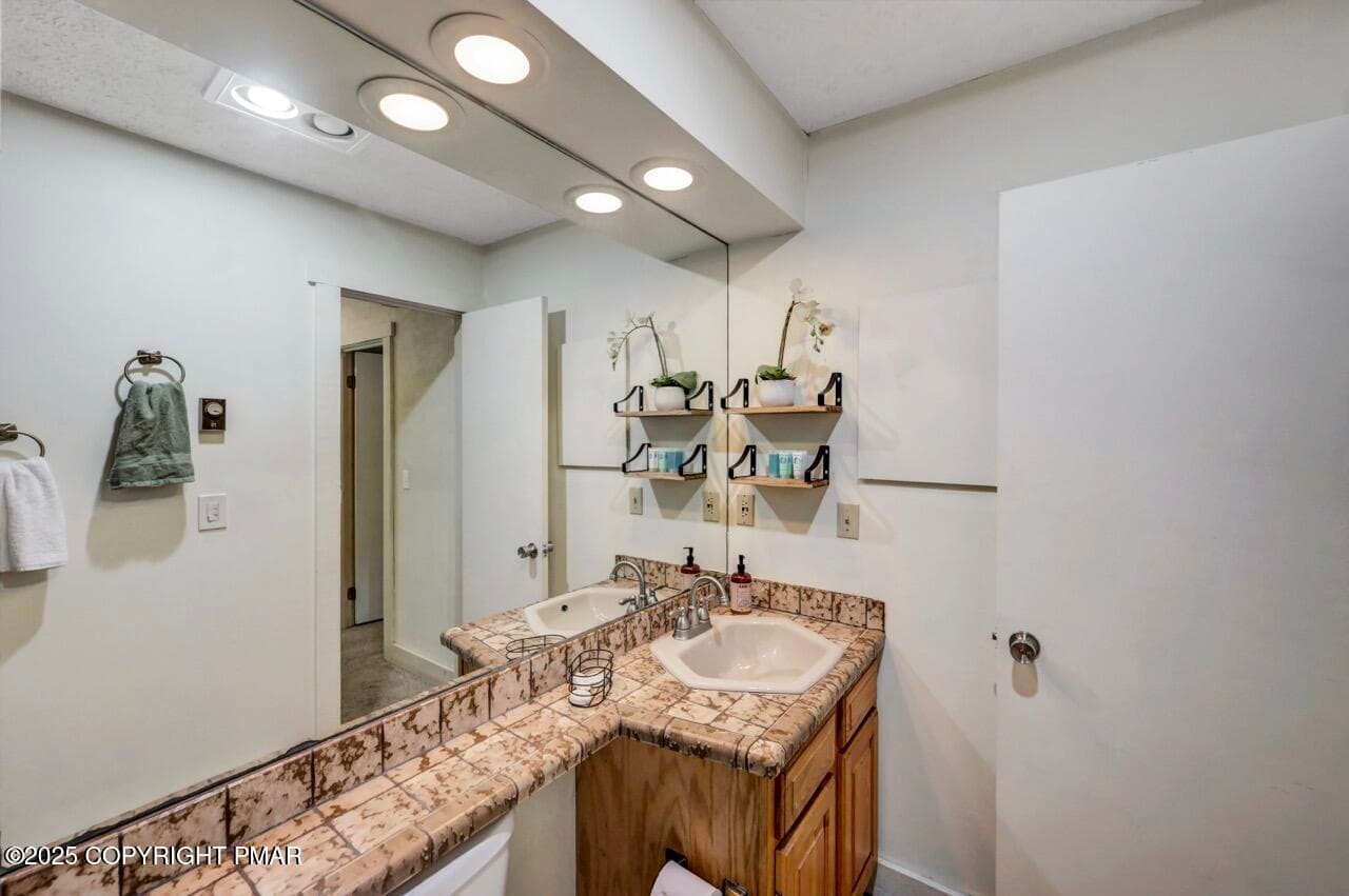 40 Alpine 38 Large - 40 Alpine, Lake Harmony, PA 18624
