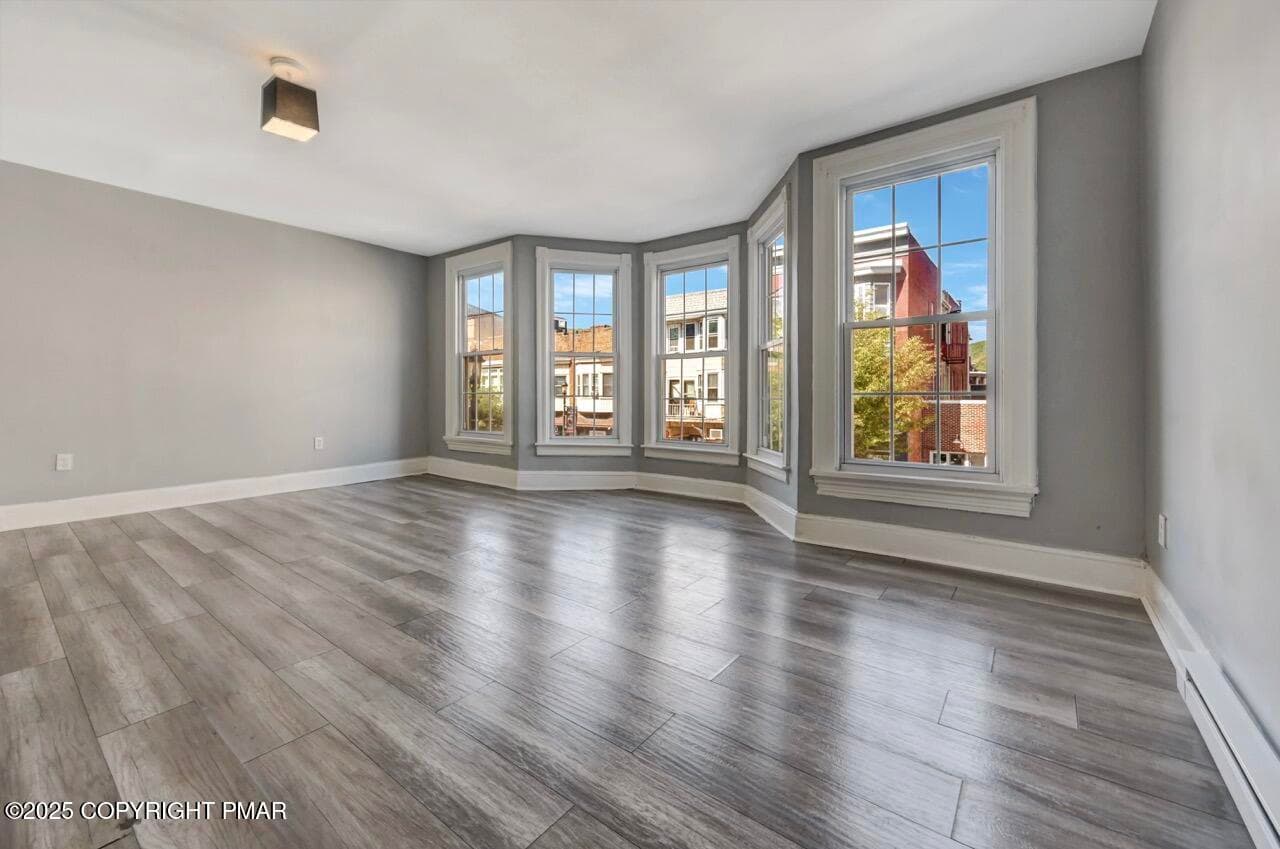 126-128 E Broad St 21 - 2nd Floor Large - 126-128 E Broad Street, Tamaqua, PA 18252, Tamaqua