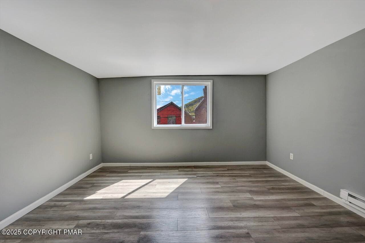 126-128 E Broad St 32 - 2nd Floor Large - 126-128 E Broad Street, Tamaqua, PA 18252, Tamaqua