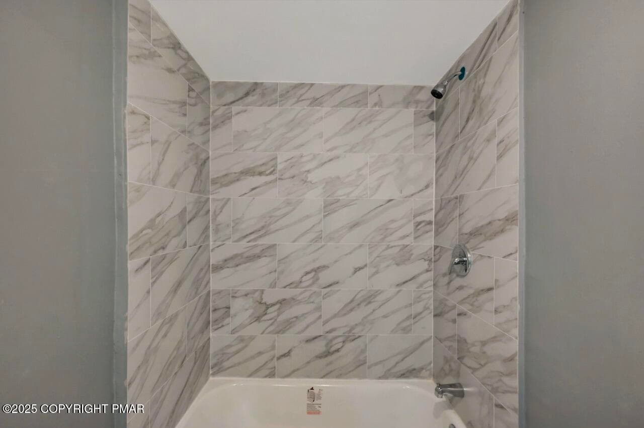 126-128 E Broad St 39 - 2nd Floor Large - 126-128 E Broad Street, Tamaqua, PA 18252, Tamaqua