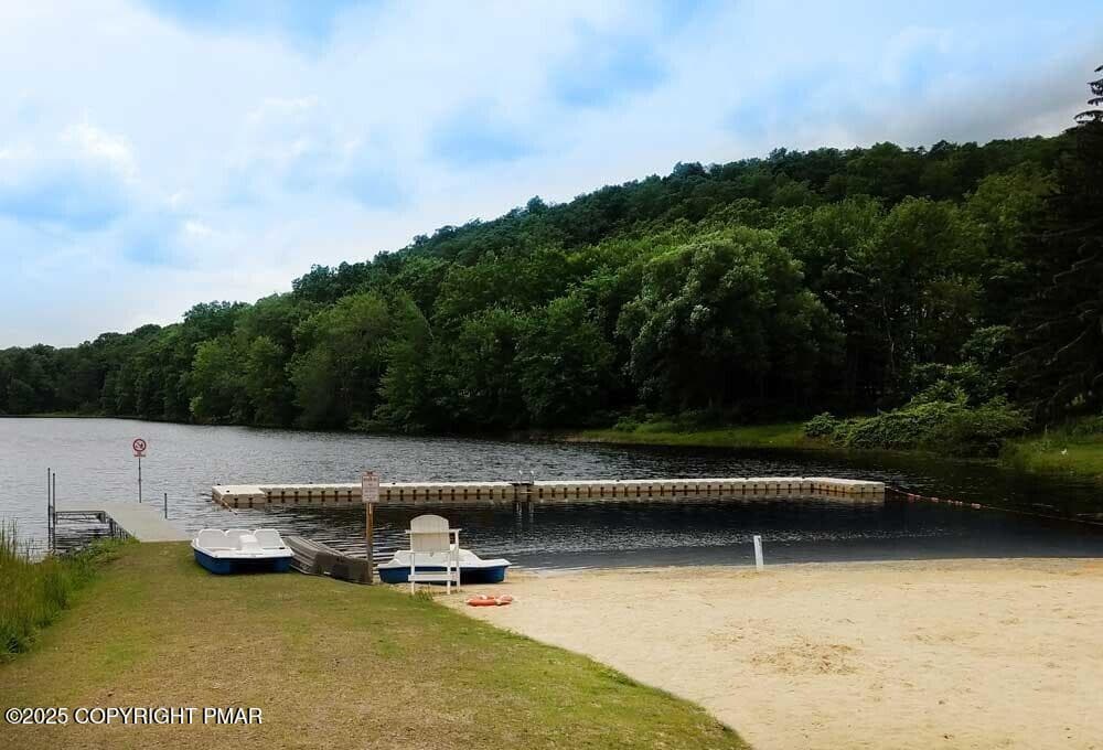 10 Lake - 1142 Yorkshire Lane, Bushkill, PA 18324, Bushkill