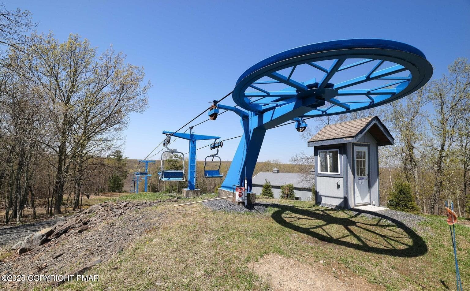 Lifts - 1142 Yorkshire Lane, Bushkill, PA 18324, Bushkill