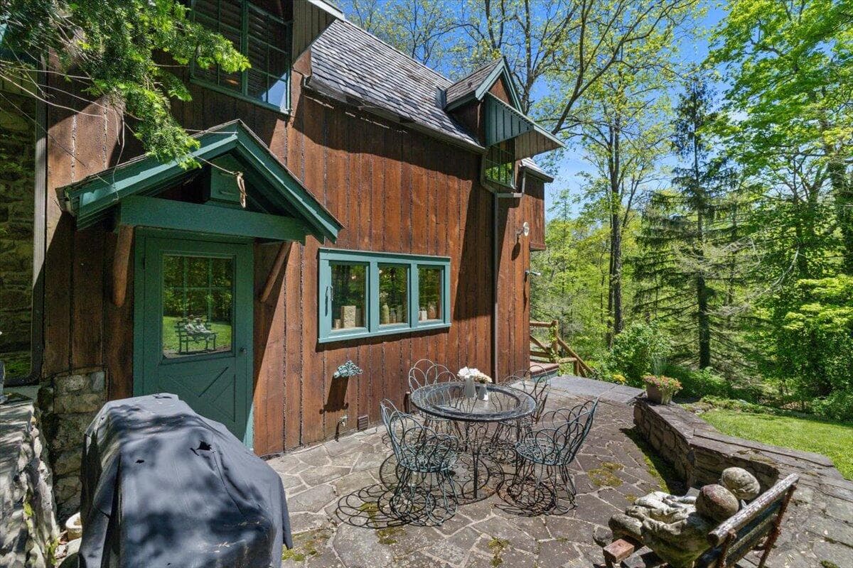 Side Stone Patio - 1341 Beaver Valley Road, Stroudsburg, PA 18360, Stroudsburg