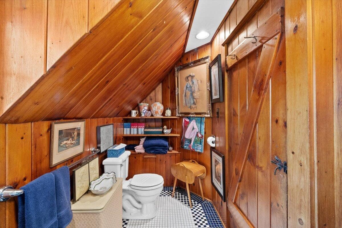 Lavatory - 1341 Beaver Valley Road, Stroudsburg, PA 18360, Stroudsburg