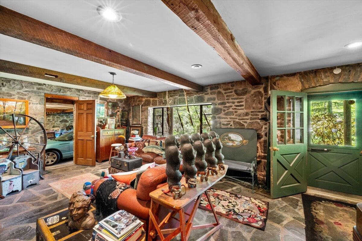 Family Room - 1341 Beaver Valley Road, Stroudsburg, PA 18360, Stroudsburg