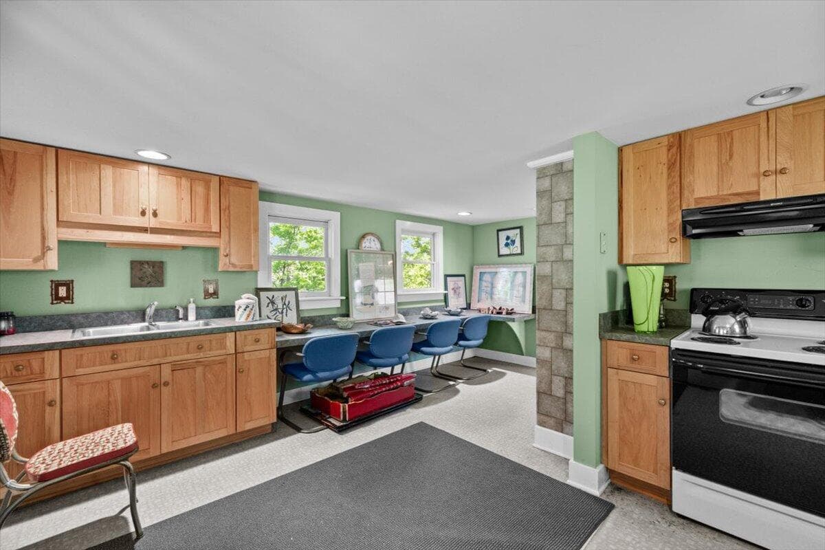 Cottage Kitchen - 1341 Beaver Valley Road, Stroudsburg, PA 18360, Stroudsburg