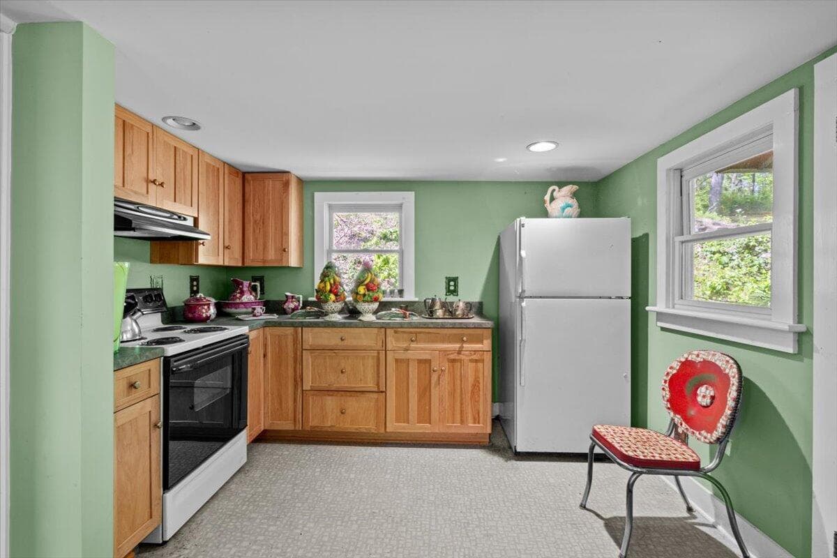Cottage Kitchen - 1341 Beaver Valley Road, Stroudsburg, PA 18360, Stroudsburg