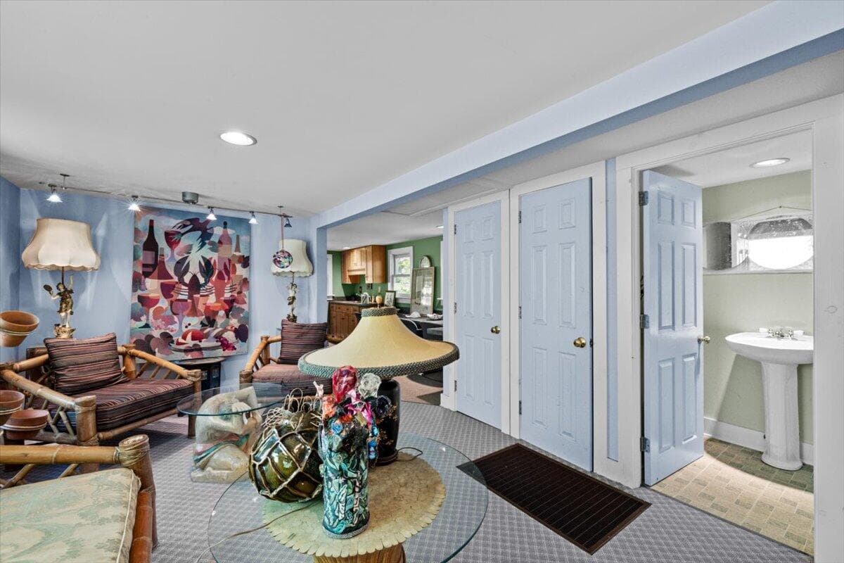 Cottage LR - 1341 Beaver Valley Road, Stroudsburg, PA 18360, Stroudsburg