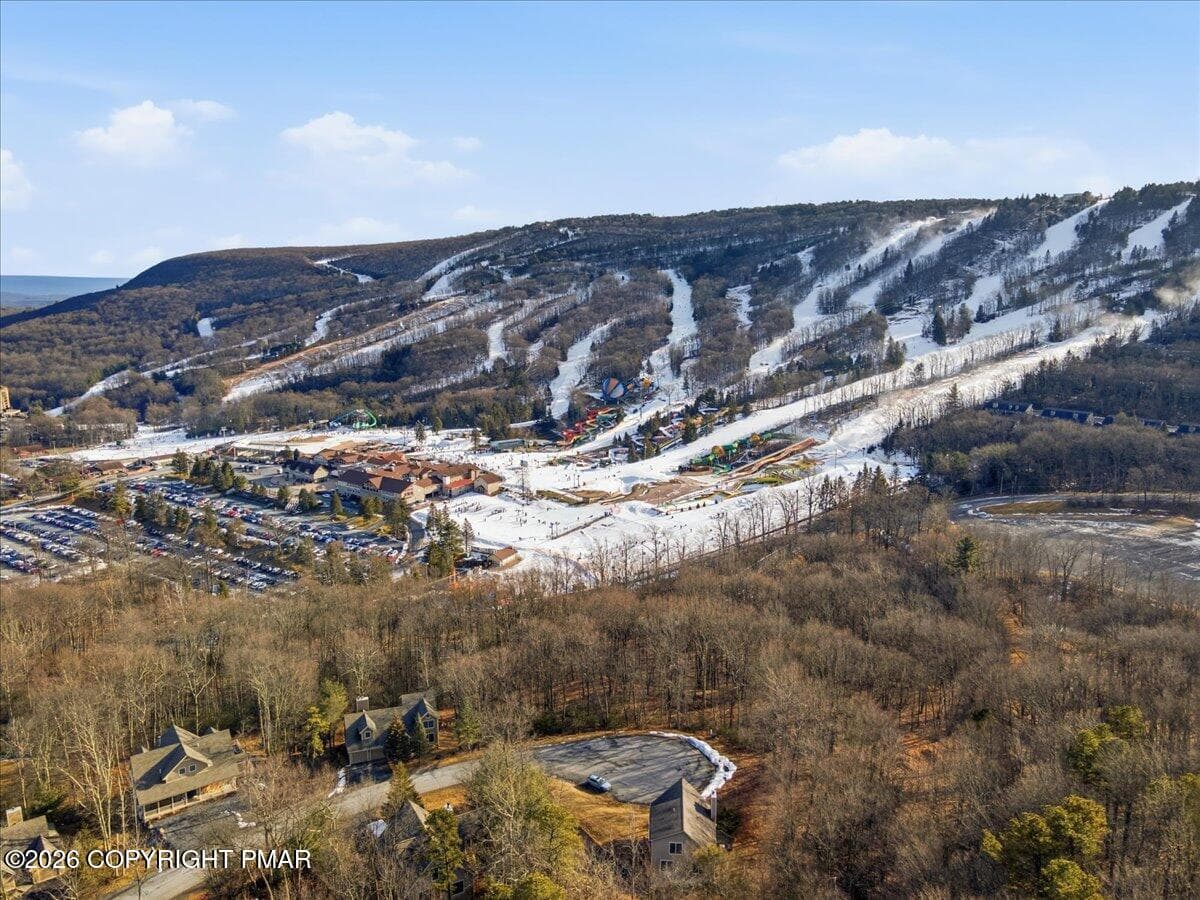 84 High Mountain Lane, Tannersville, PA 18372
