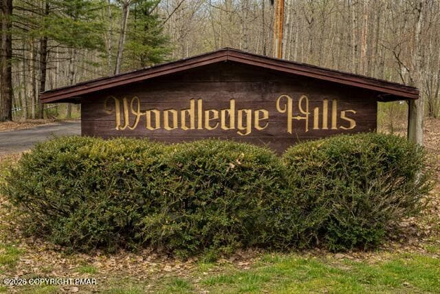 020 Woodledge Hills Drive, Hawley, PA 18428