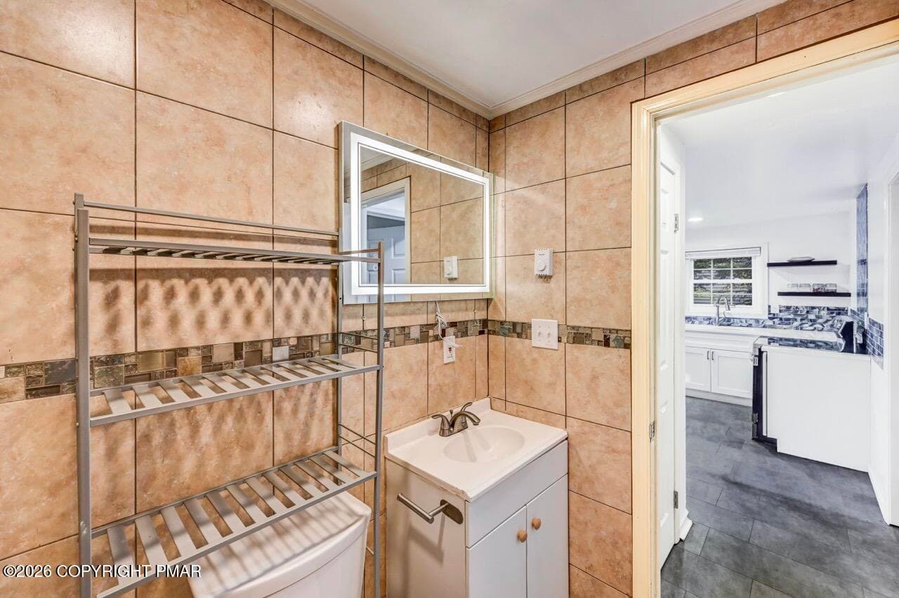 First Floor Full Bathroom - 7550 Eagle Rock Drive, Tobyhanna, PA 18466, Tobyhanna