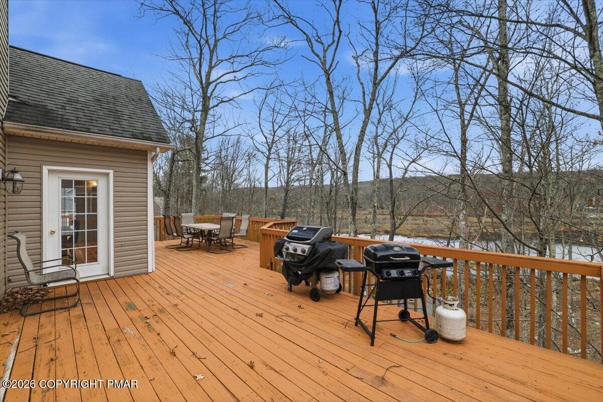 Deck - 290 W Lakeview Road, Lackawaxen, PA 18435, Lackawaxen