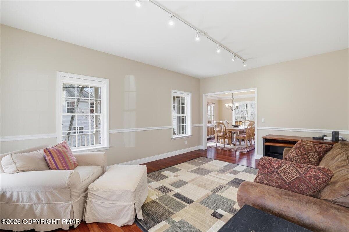 Family Room - 290 W Lakeview Road, Lackawaxen, PA 18435, Lackawaxen