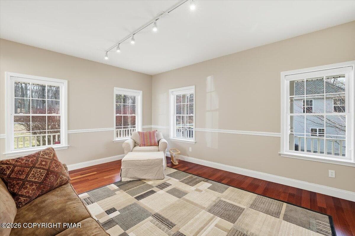 Family Room - 290 W Lakeview Road, Lackawaxen, PA 18435, Lackawaxen