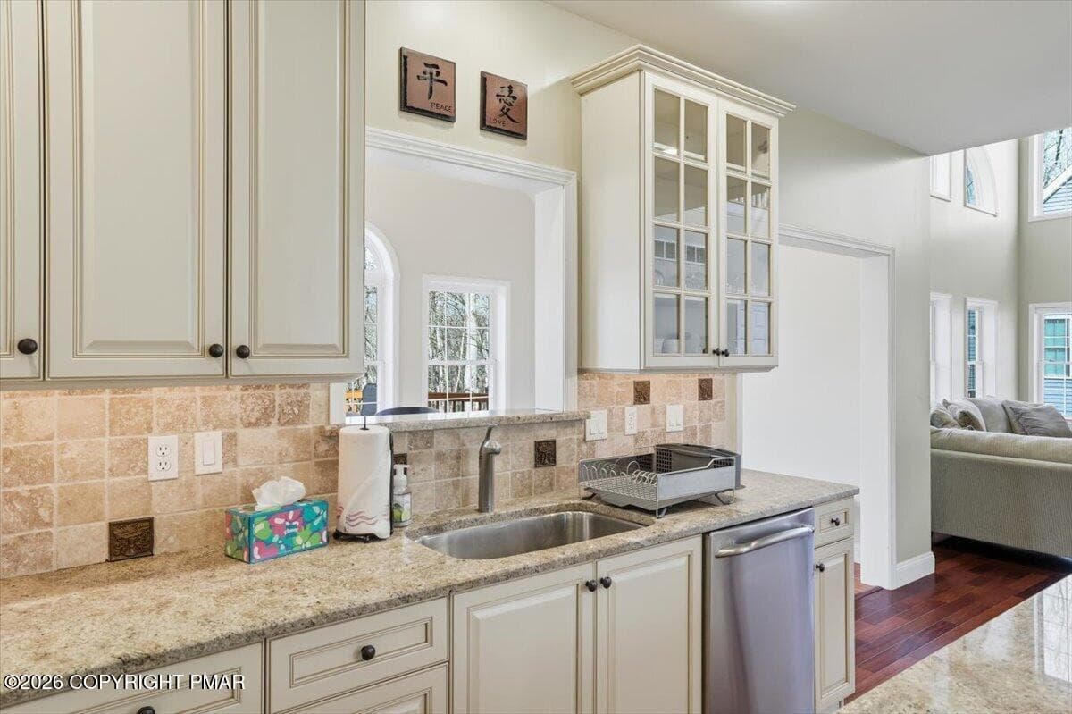Kitchen - 290 W Lakeview Road, Lackawaxen, PA 18435, Lackawaxen