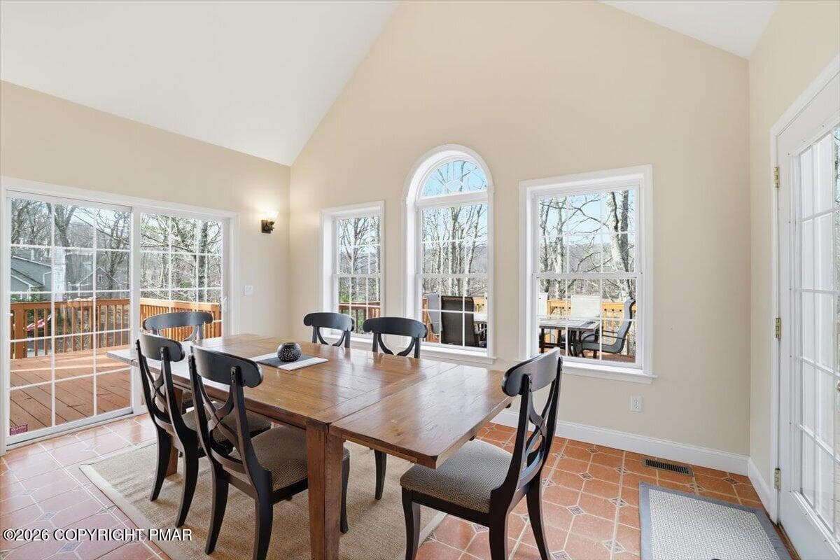 Dining area 2 - 290 W Lakeview Road, Lackawaxen, PA 18435, Lackawaxen