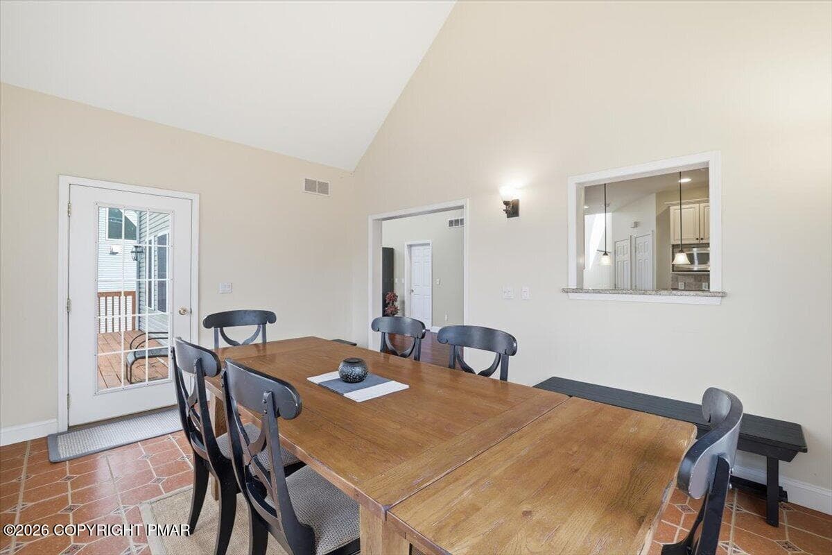 Dining area 2 - 290 W Lakeview Road, Lackawaxen, PA 18435, Lackawaxen
