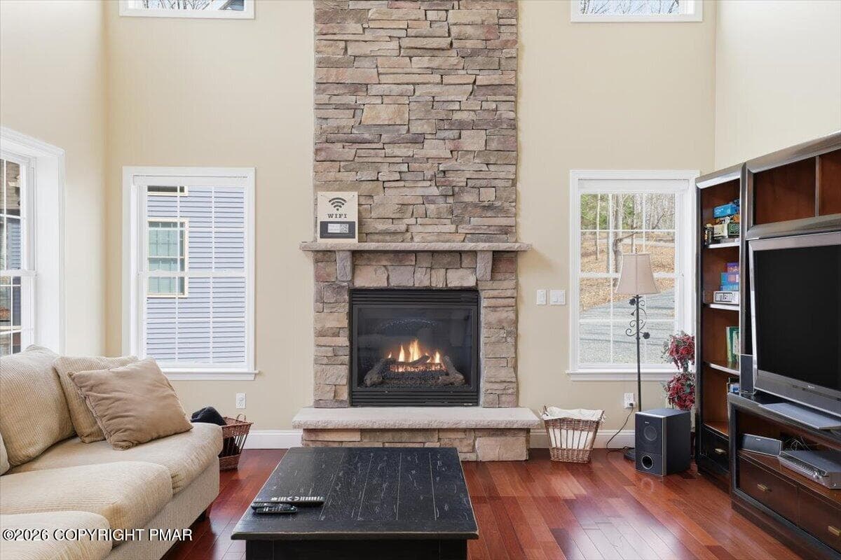 Family Room 2 - 290 W Lakeview Road, Lackawaxen, PA 18435, Lackawaxen